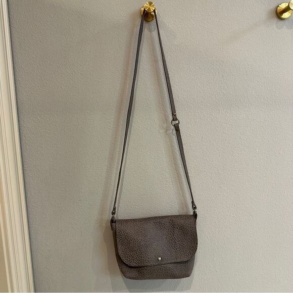 Jess Conti | handmade pebbled leather soft stone flap bag crossbody - Picture 3 of 16